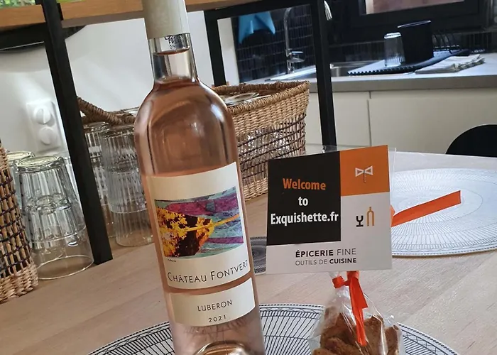 L'Exquishette De Lourmarin, Un Nid Sur Les Toits.