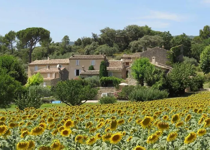 Les Tarraiettes Au Pied Du Luberon